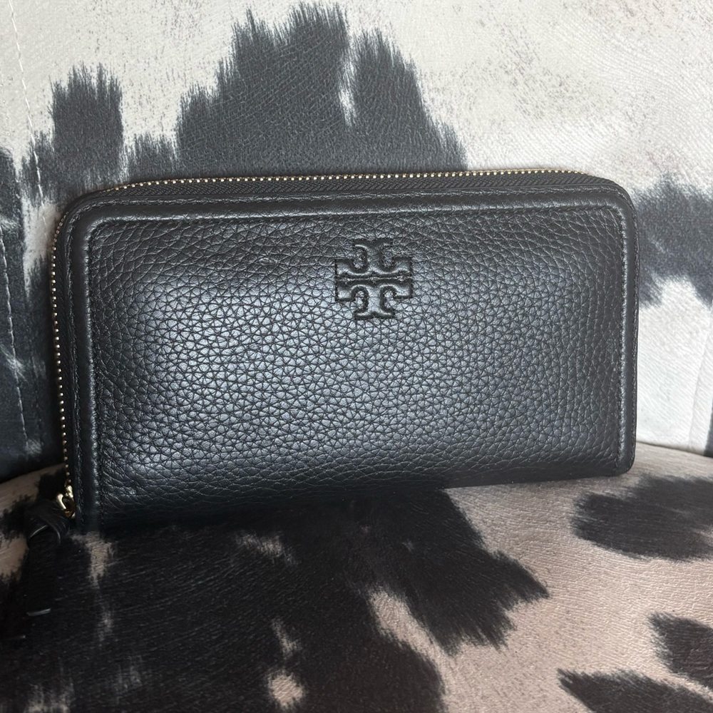 Tory Burch Black Leather Zip Around Wallet